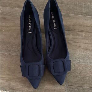 Anne Klein Blue Heels with Sophisticated Design
